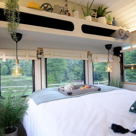 American School Bus Retreat With Hot Tub In Sussex Meadow アックフィールド エクステリア 写真